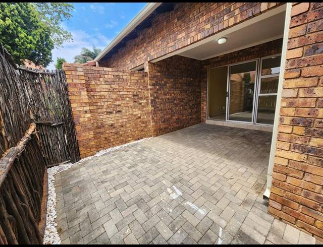 2 BEDROOM TOWNHOUSE FOR SALE IN ALLEN'S NEK